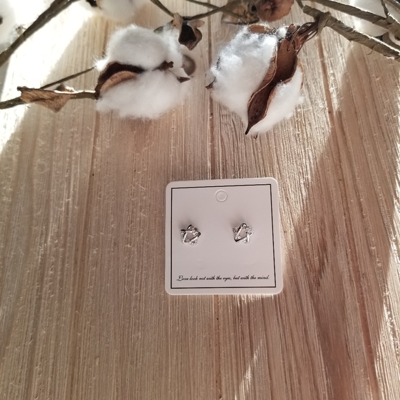 ⭐⭐Beautiful dainty Sterling Silver star studs⭐⭐ - Picture 6 of 7